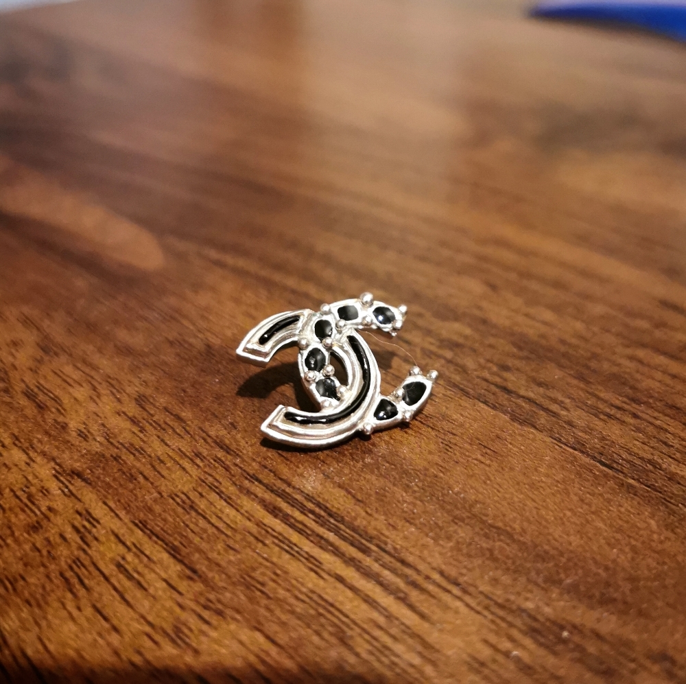 CHANEL earring
